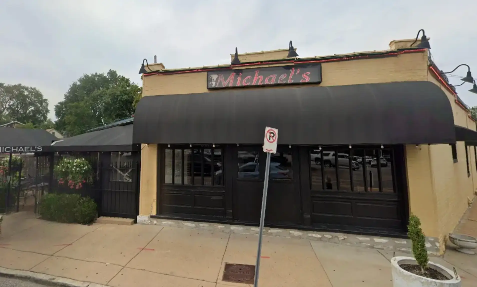 Michael's had experienced a dine-and-dasher (Google Maps)