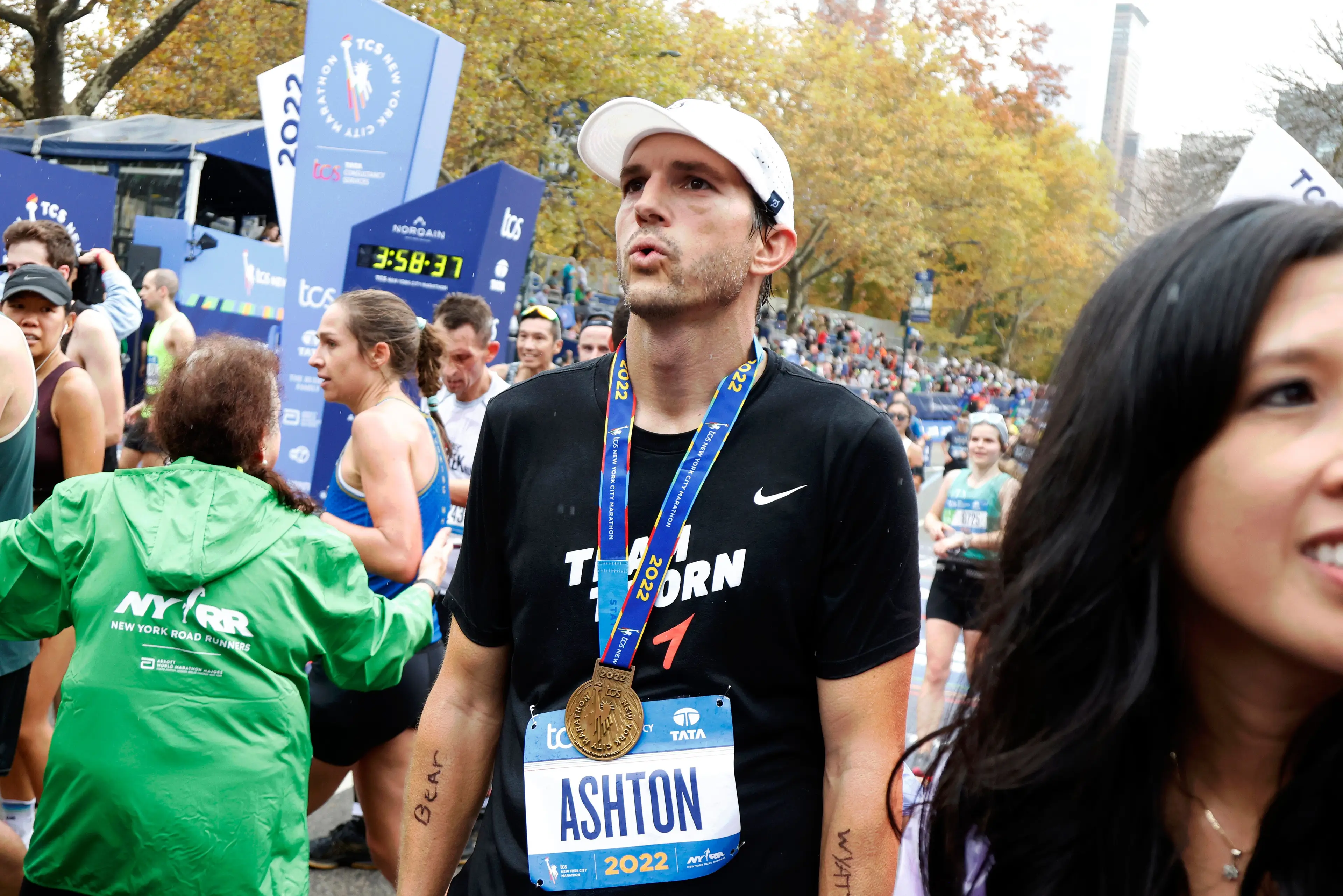 Kutcher finished the marathon on Sunday.