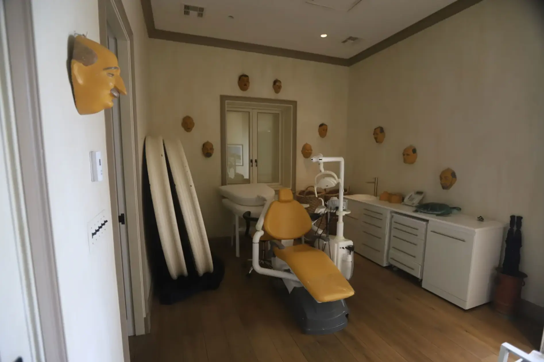 Another photo seemed to show some kind of dentistry chair (House Oversight Committee)