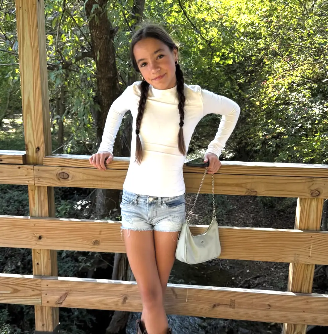 13-year-old Fiona Lowe has sadly passed away (ichadlowe/Instagram)
