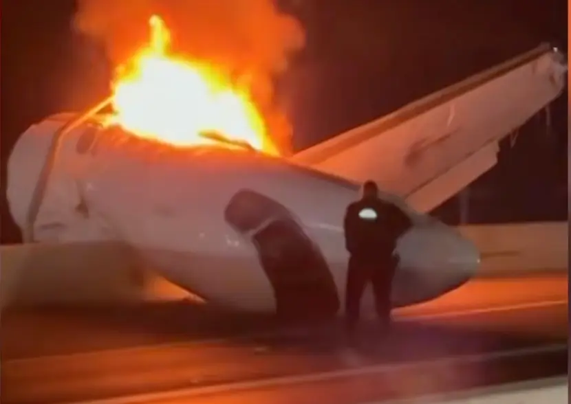 A small jet carrying six people crashed on a highway in South Texas Tuesday evening, with bystanders jumping in to assist emergency services in rescuing passengers from the fiery wreckage. (Times Now World))