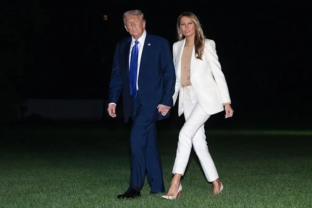Trump and Melania held hands after getting off the helicopter (SAUL LOEB/AFP via Getty Images)