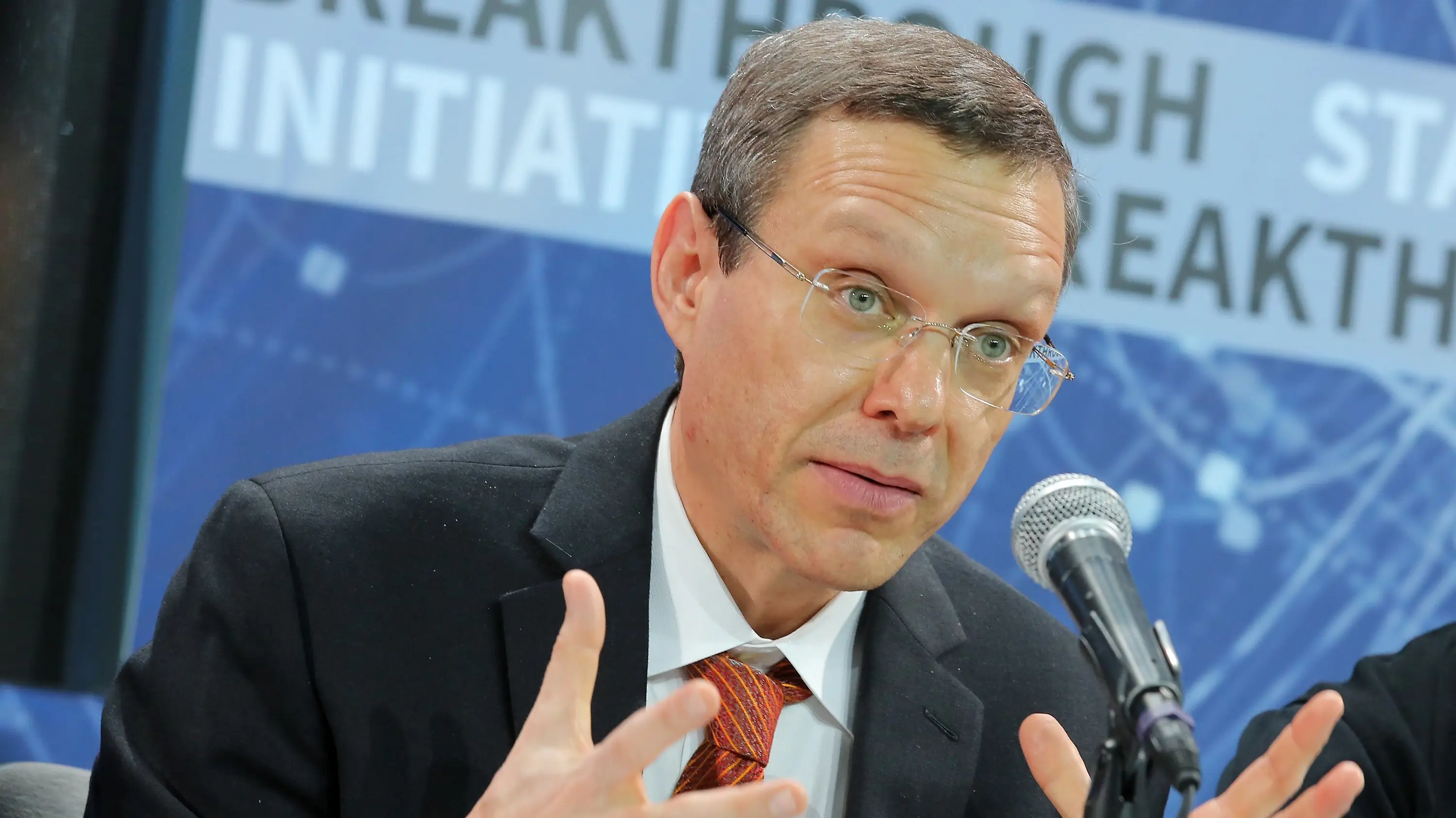 Harvard scientist has 15 point plan to tackle alien threat amid mysterious object aiming at Earth