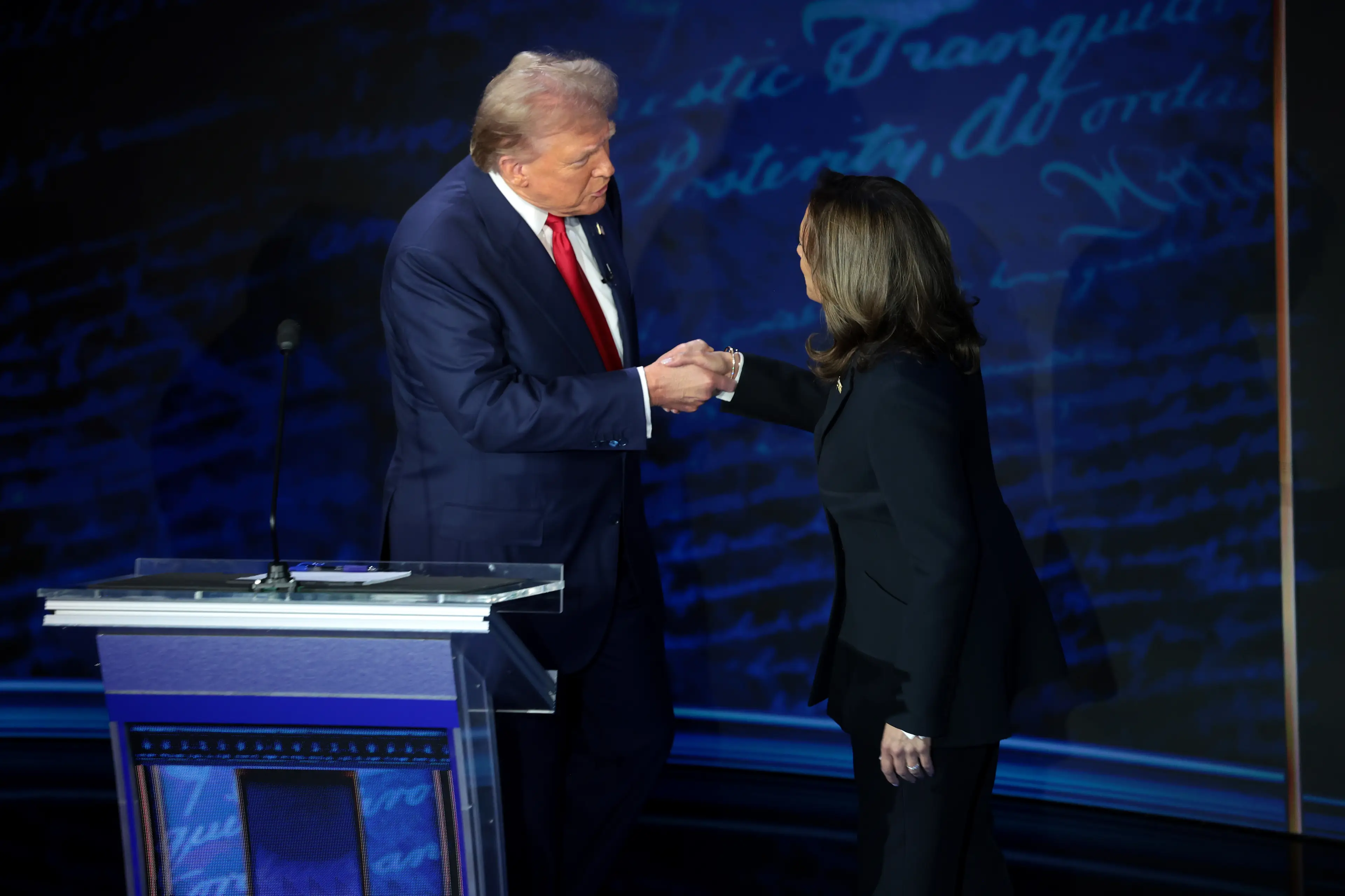 The pair kicked off the debate by shaking hands. (Win McNamee/Getty Images)