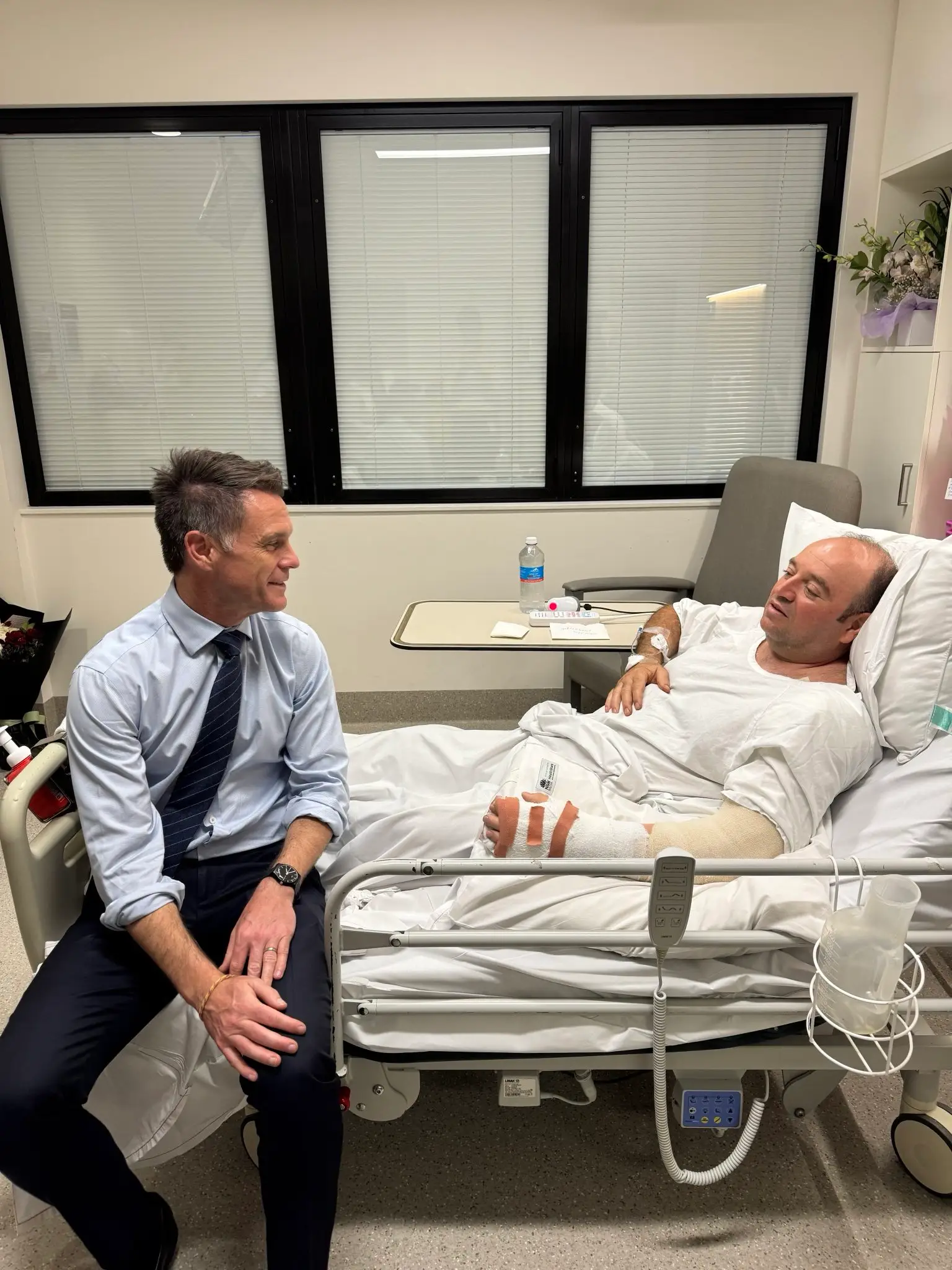 Premier of New South Wales Chris Minnis visited him in hospital to thank him for his bravery (X)