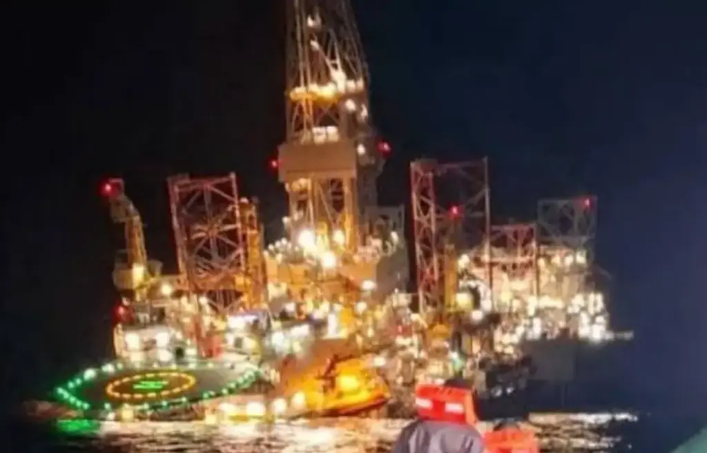 The oil rig sank off the coast of Gabon (X)