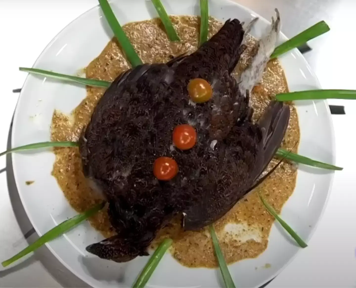 Yeah, that's definitely a whole bird (YouTube/MasterChef España)