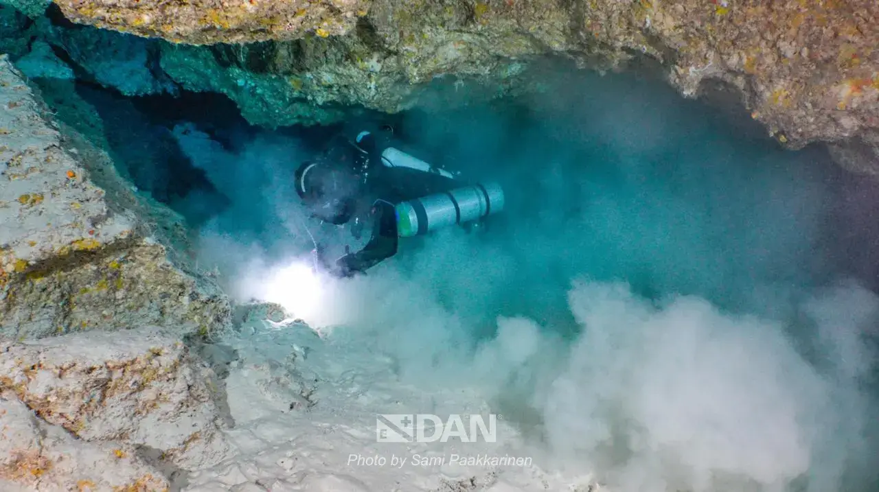 Just a small kick of the fins can reduce visibility quickly, and drastically (DAN EUROPE)