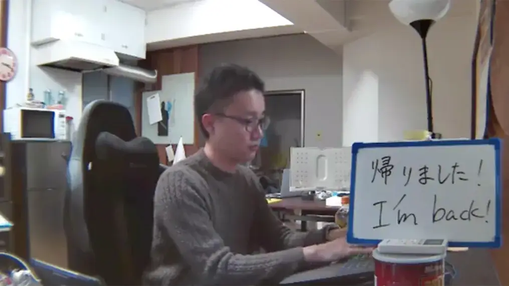 Tetsuya Inoue streams himself working when the room is vacant(Asahi Ryokan/YouTube)