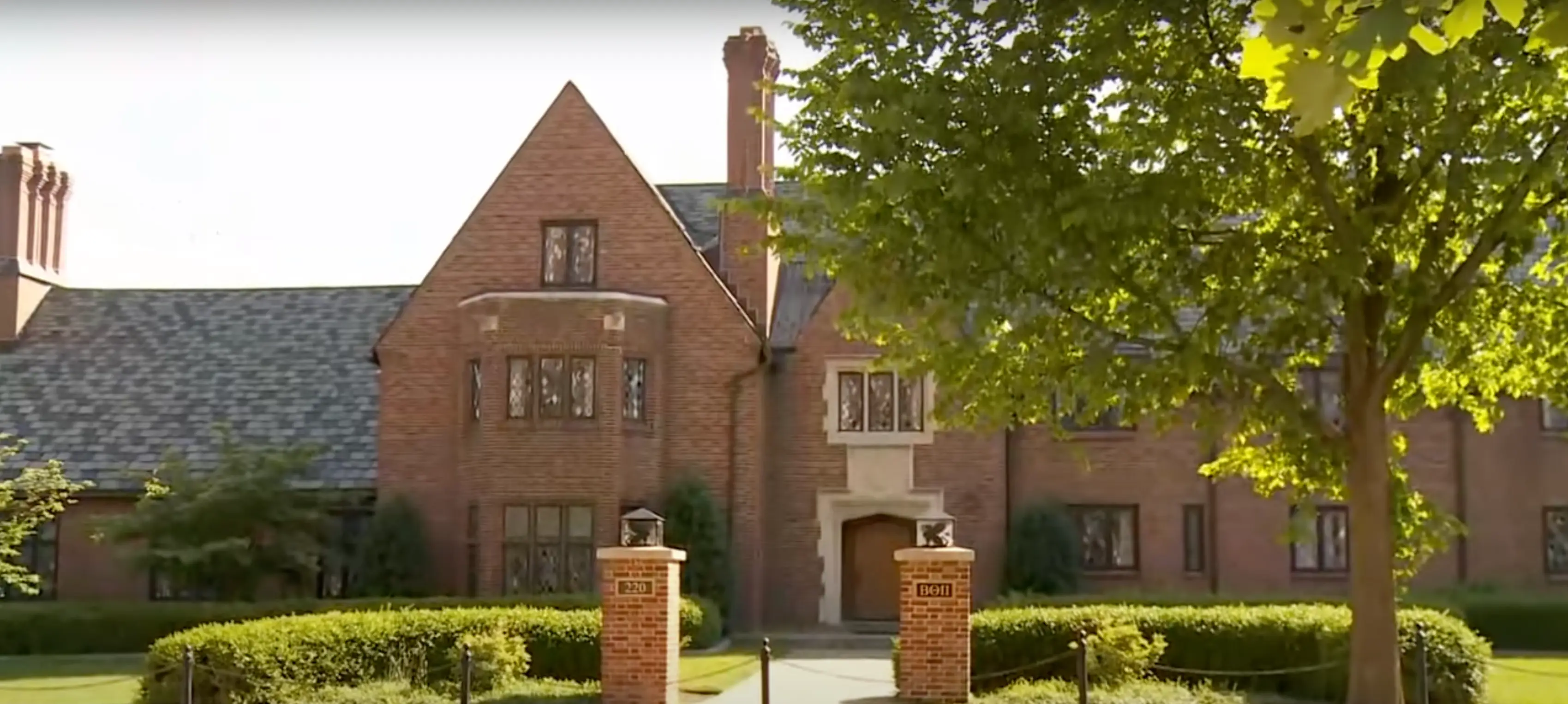 Penn State's Beta Thea Pi frat house, where Piazza fell down the stairs while intoxicated twice (CBS Mornings)