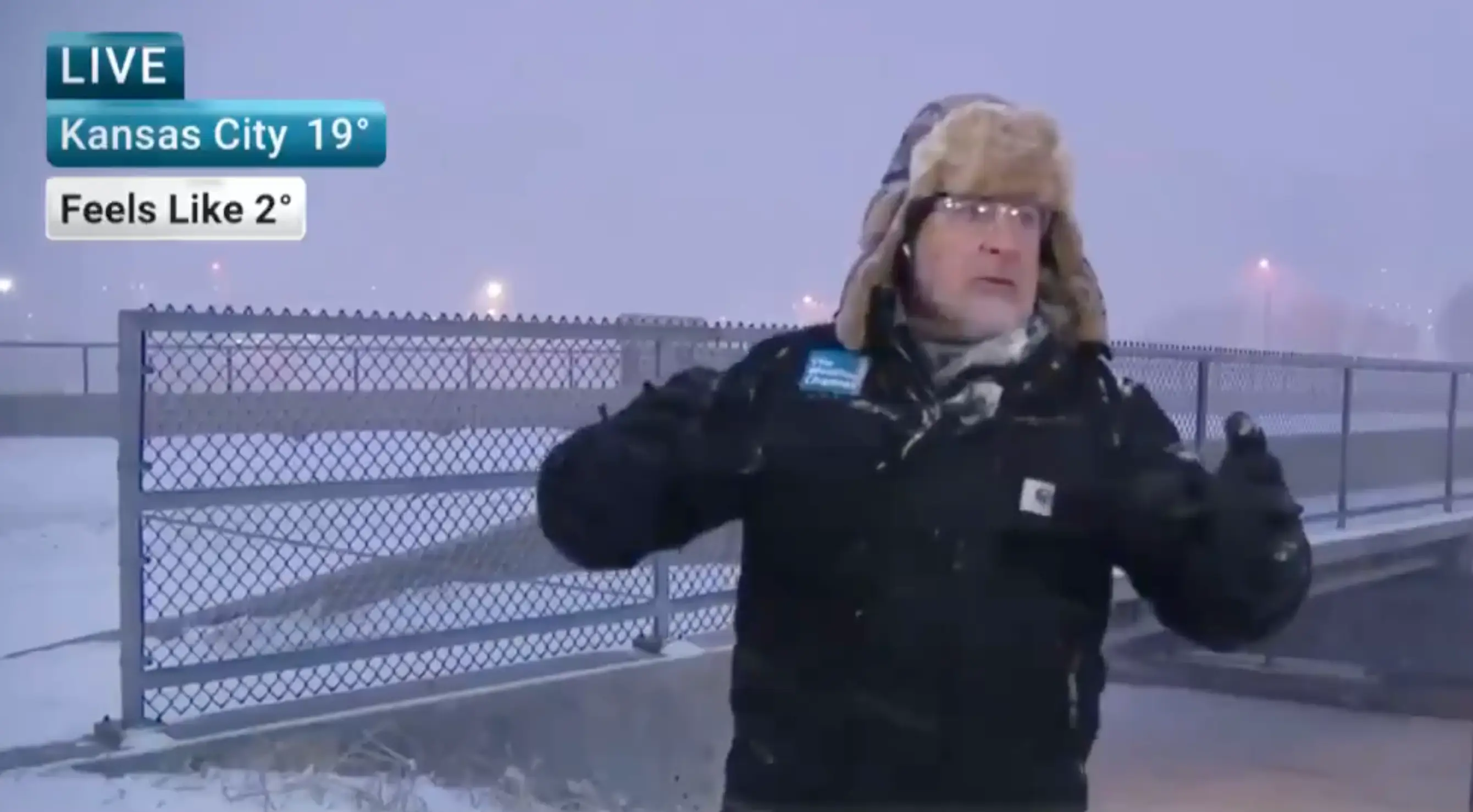Jim Cantore freaks out as he hears 'thundersnow' on live TV (The Weather Channel)
