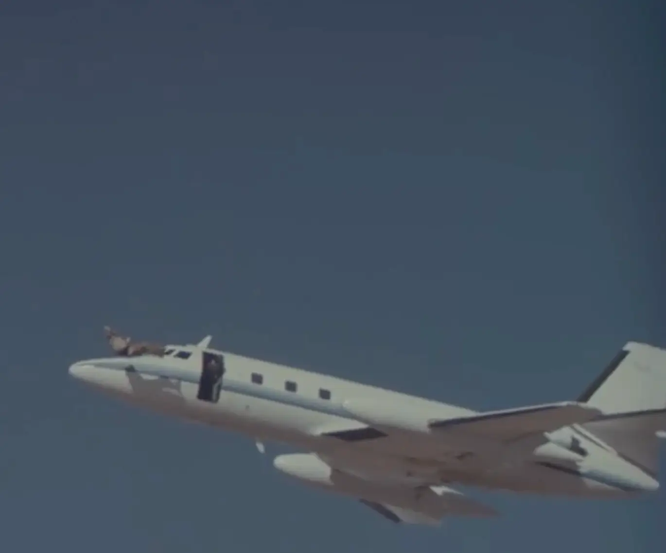 This is a pretty cool stunt no matter how you look at it (TriStar pictures)