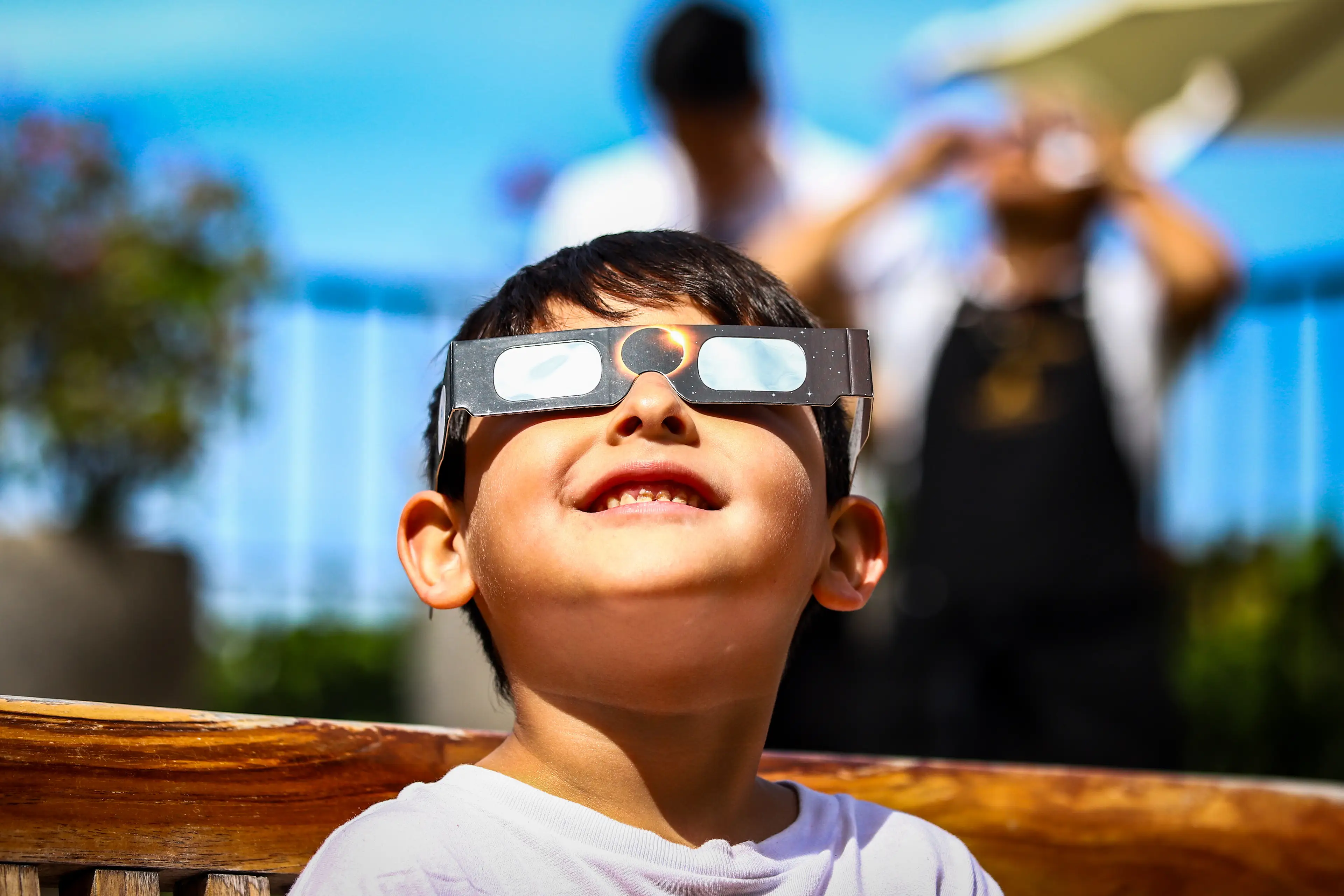 Make sure to pop your special glasses on (Jesus Verdugo/Anadolu via Getty Images)