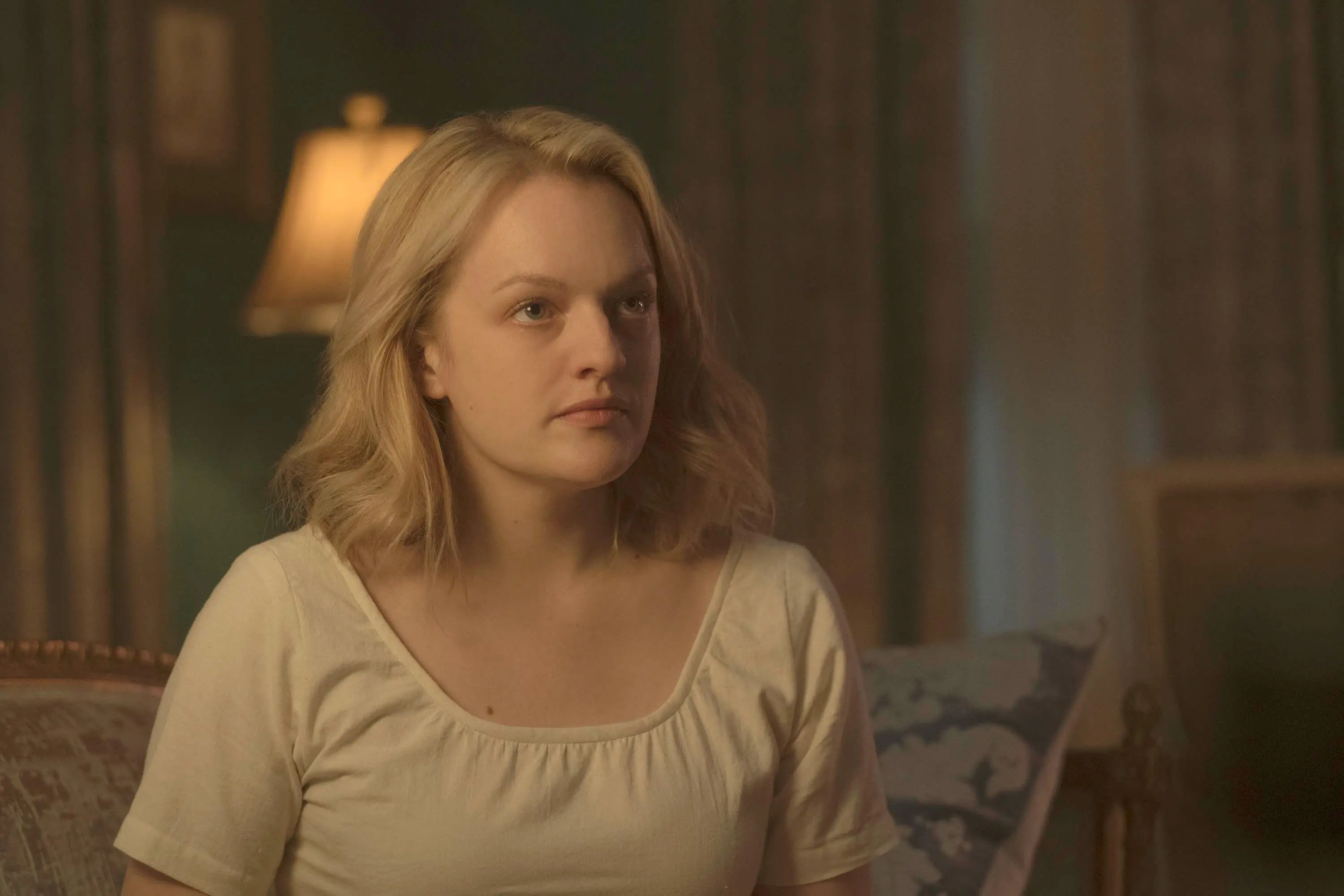 Elisabeth Moss grew up in the church of Scientology.