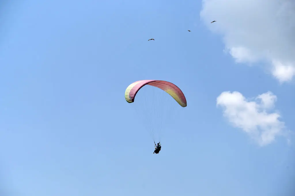 A paragliding accident has resulted in a man dying (Waseem Andrabi/Hindustan Times via Getty Images)