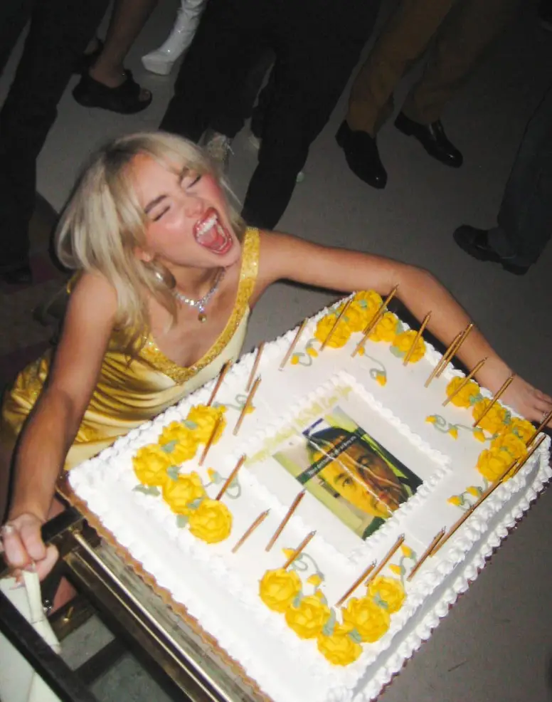 The 'Espresso' singer's birthday cake poked fun at a Leonardo DiCaprio meme. (Instagram/@sabrinacarpenter)