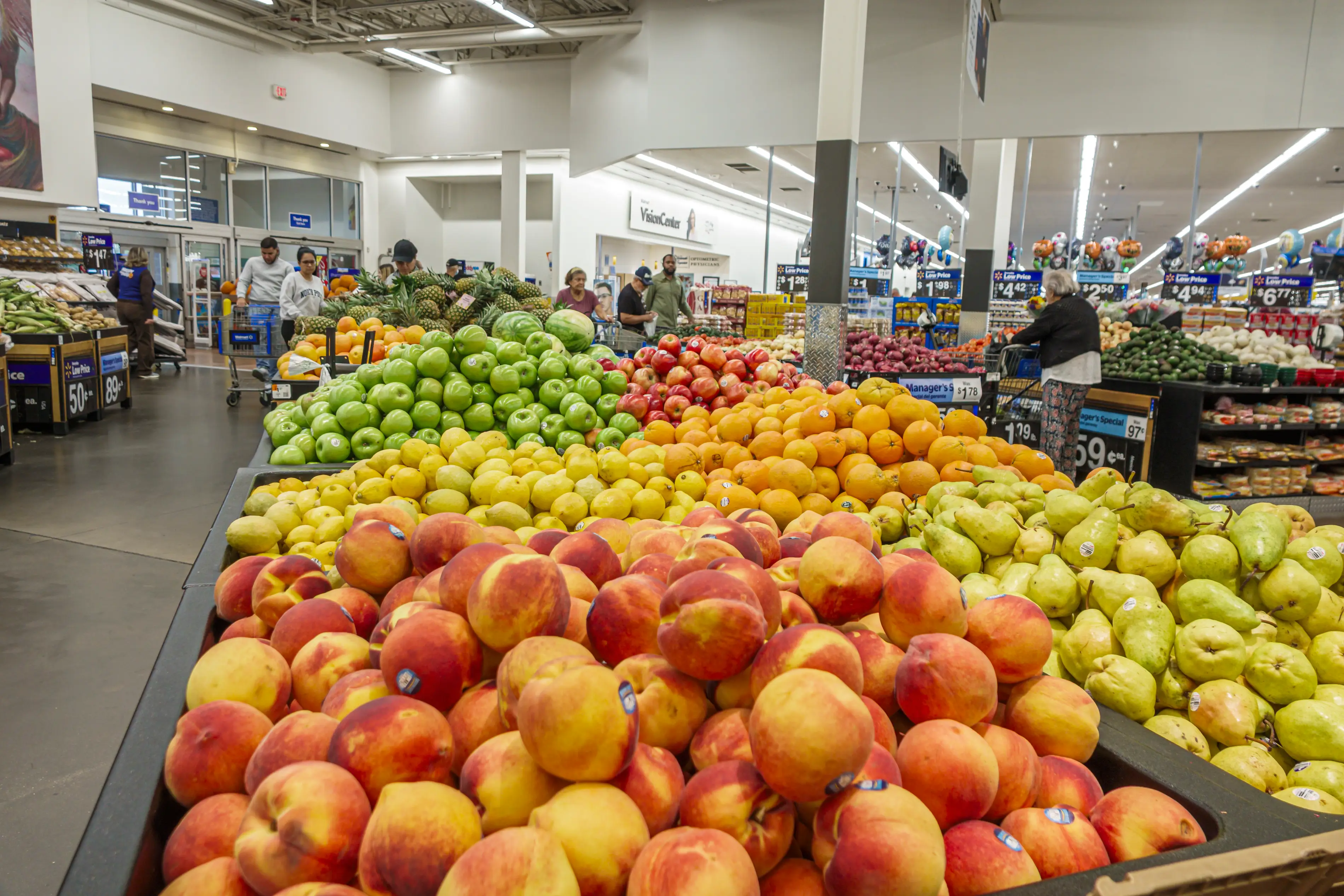 Shoppers should find it easier to get hold of healthy and nutritious food (Jeffrey Greenberg/Universal Images Group via Getty Images)
