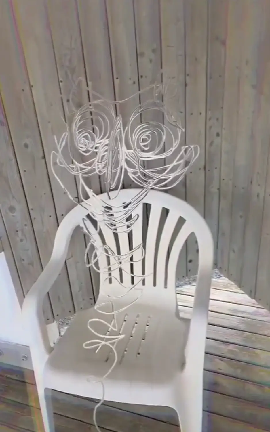 Squiggly clusters can be a part of the visual hallucination experience for some schizophrenics (TikTok/@‌xoradmagical)