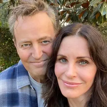 Courteney Cox and Matthew Perry (@courteneycoxofficial/Instagram)