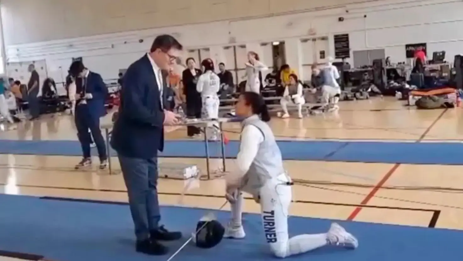 The sportwoman was handed a black card, effectively ending her tournament (X/@icons_women)