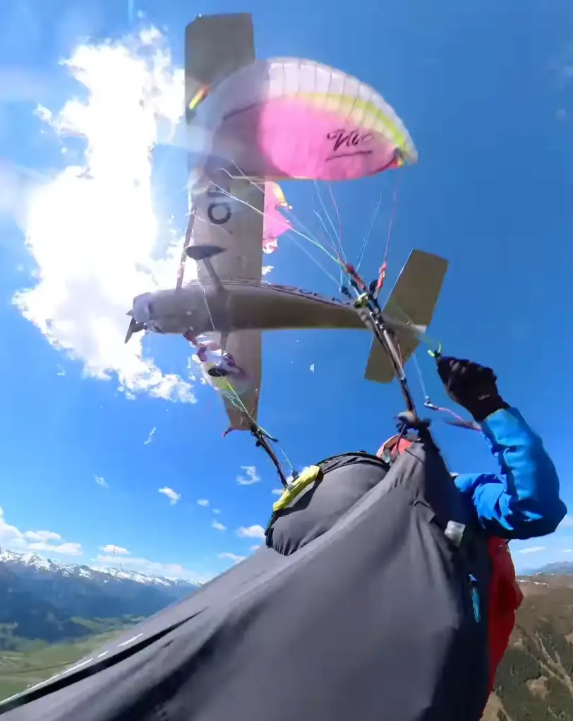 The plane completely shredded the parachute (Instagram/sab_thi)