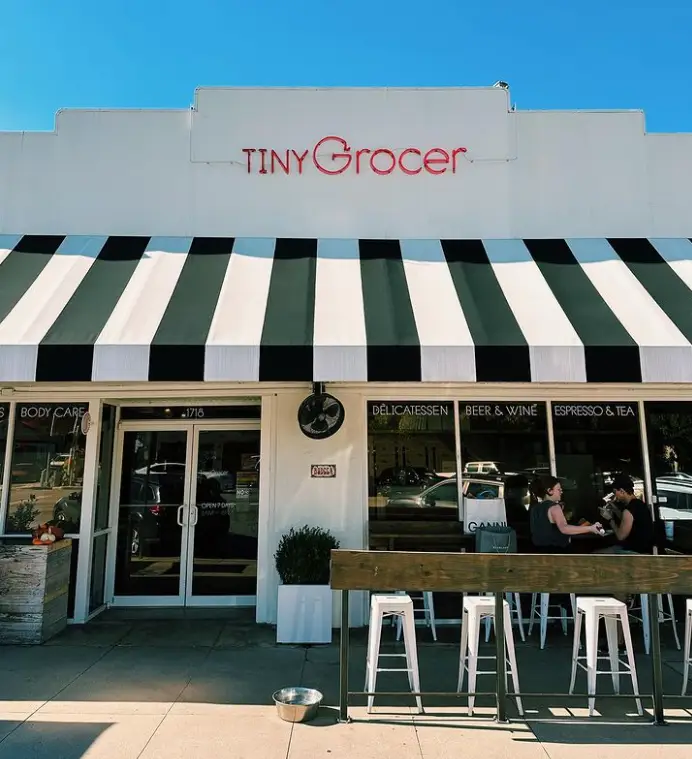 The grocery store cashier allegedly asked for a 25% tip.