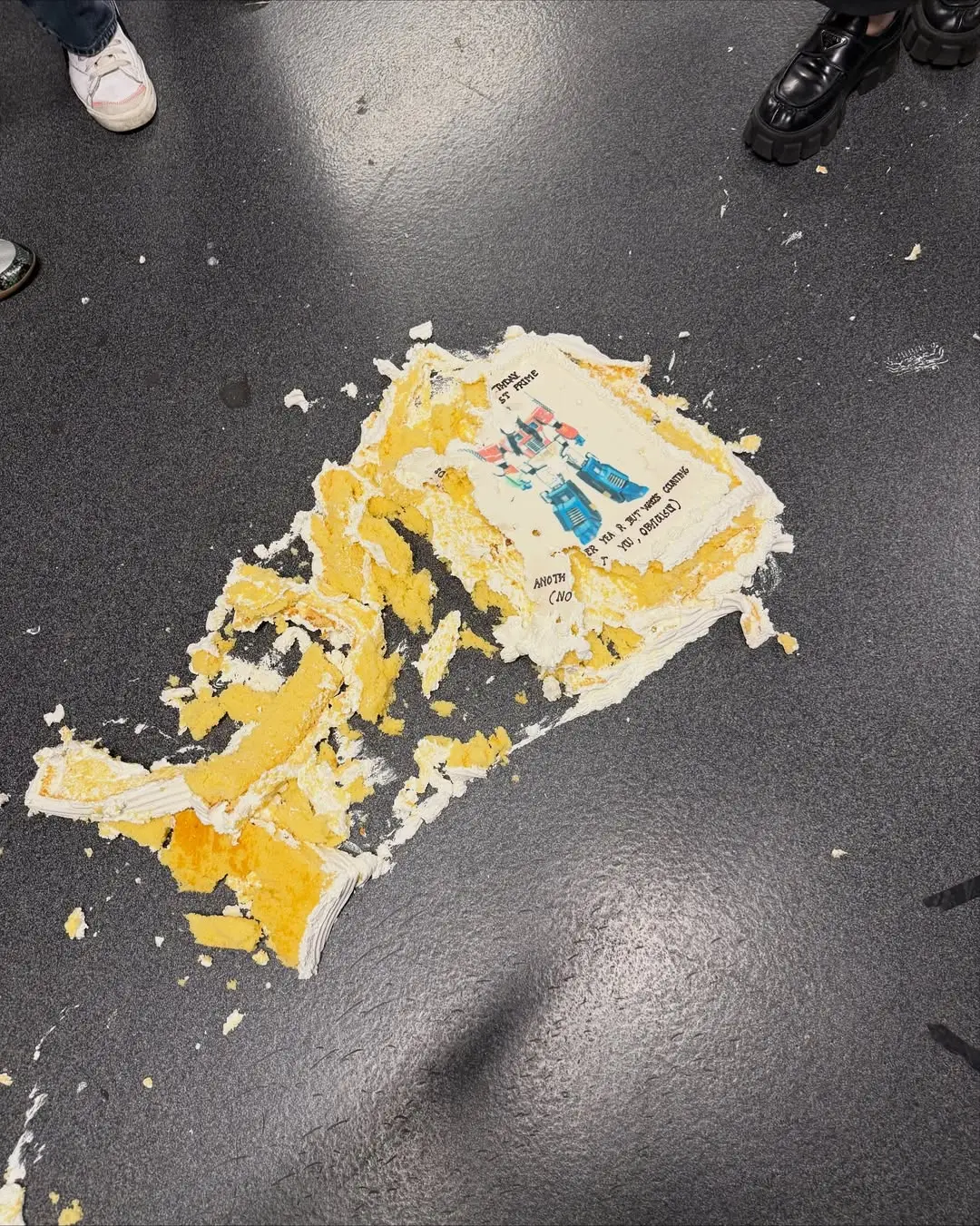 What remained of the cake (Instagram/@katyperry)