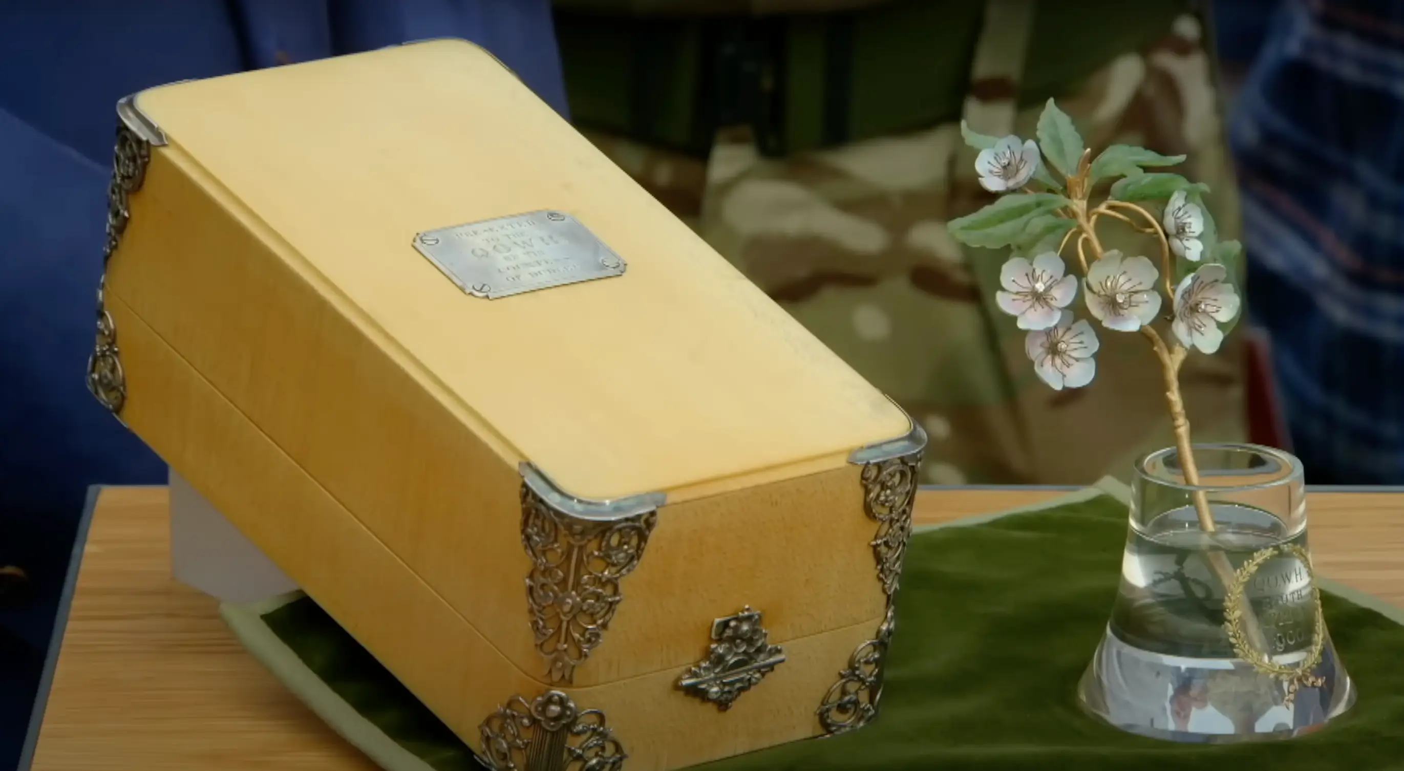 The ornament was valued unexpectedly high (BBC)