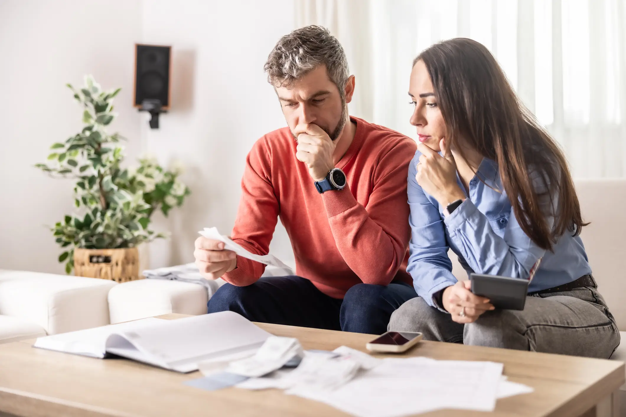 The average American has anywhere between $20k to $72k in savings (Getty Stock)