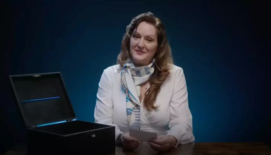 Mandy Smith explained what happens if someone dies on a flight (LADbible Stories)