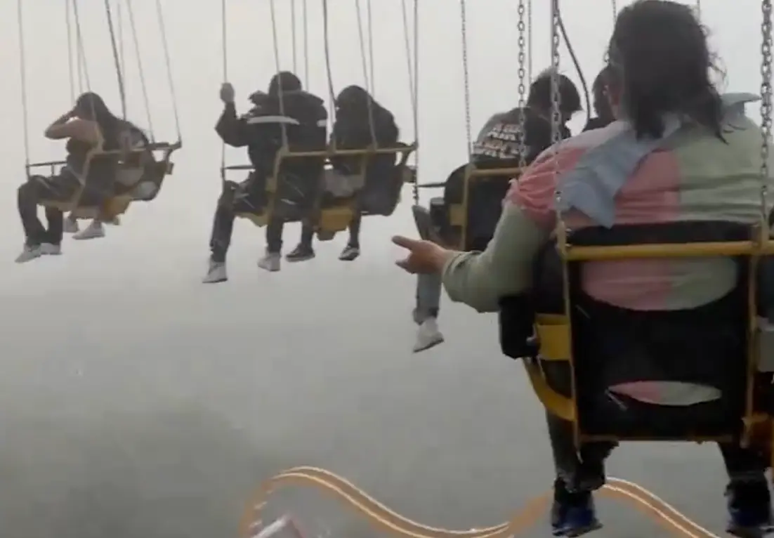 Riders were left dangling in the storm. (Storyful) 