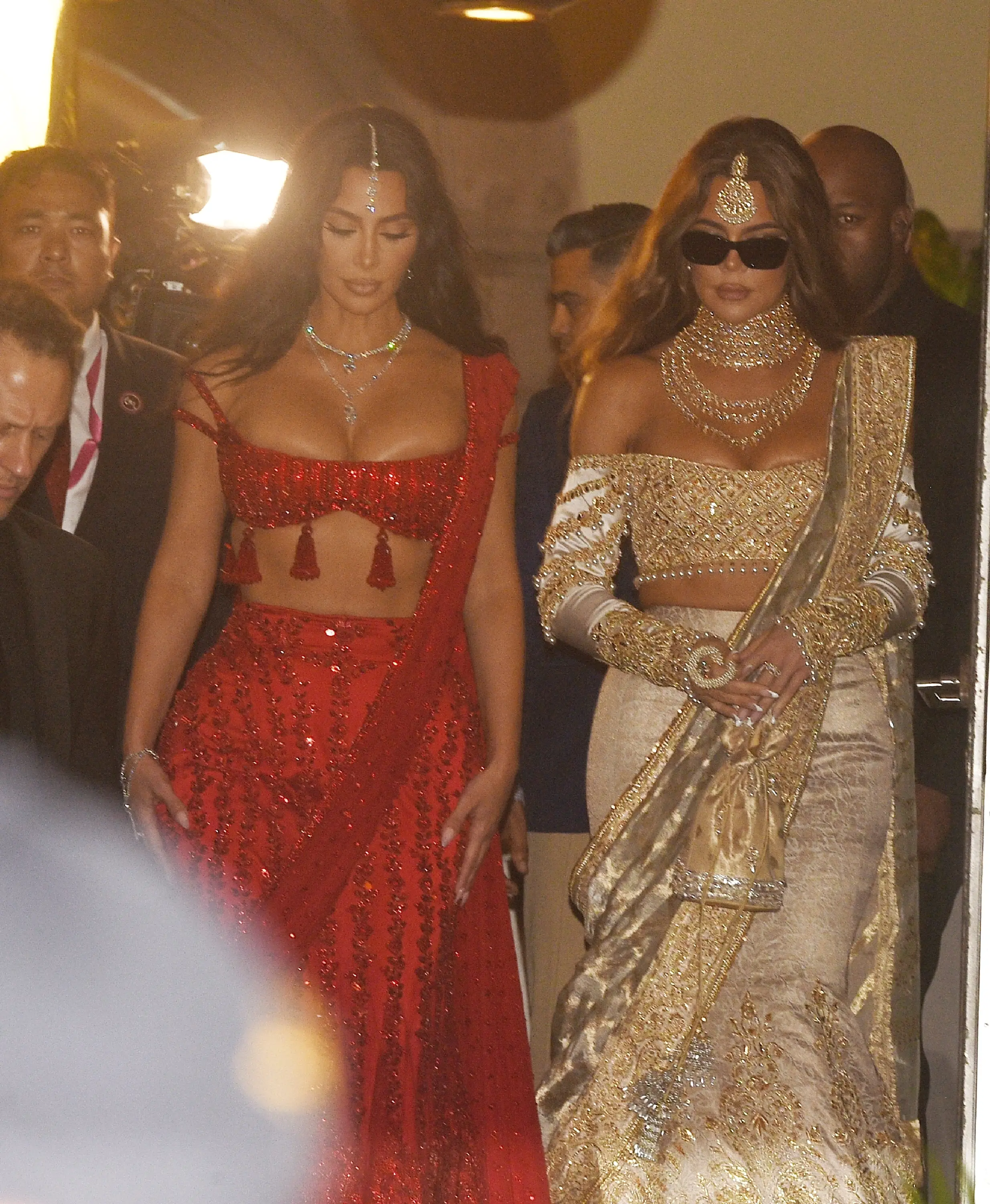 Kim and Khloé Kardashian arrive at the wedding (MEGA/GC Images)
