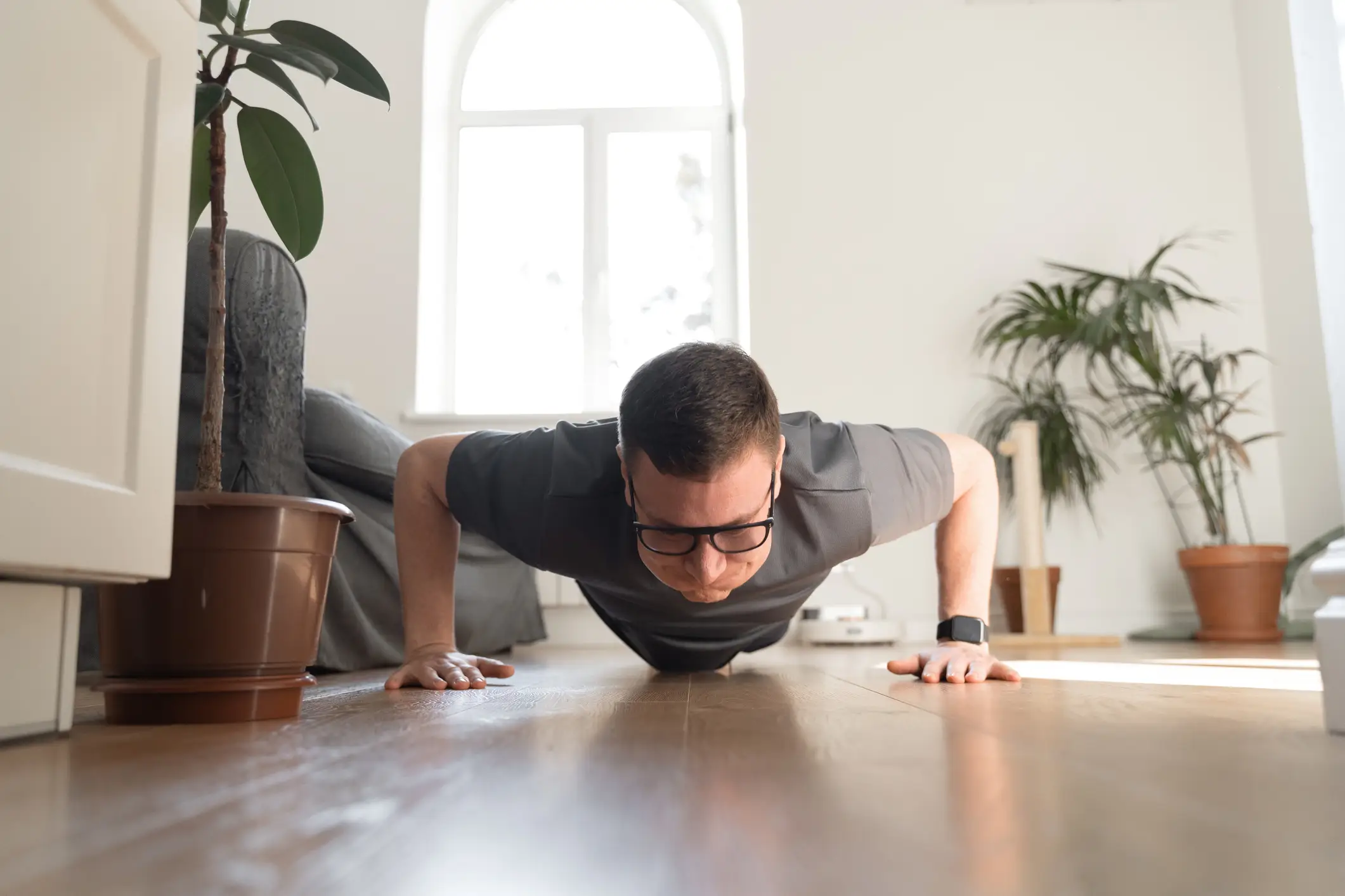 An expert revealed how many push-ups you should be able to do (Getty Stock Images)