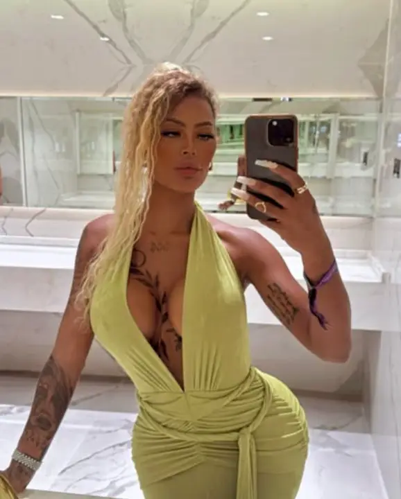 The star has had several cosmetic surgeries (Instagram/@miss_robinson95)