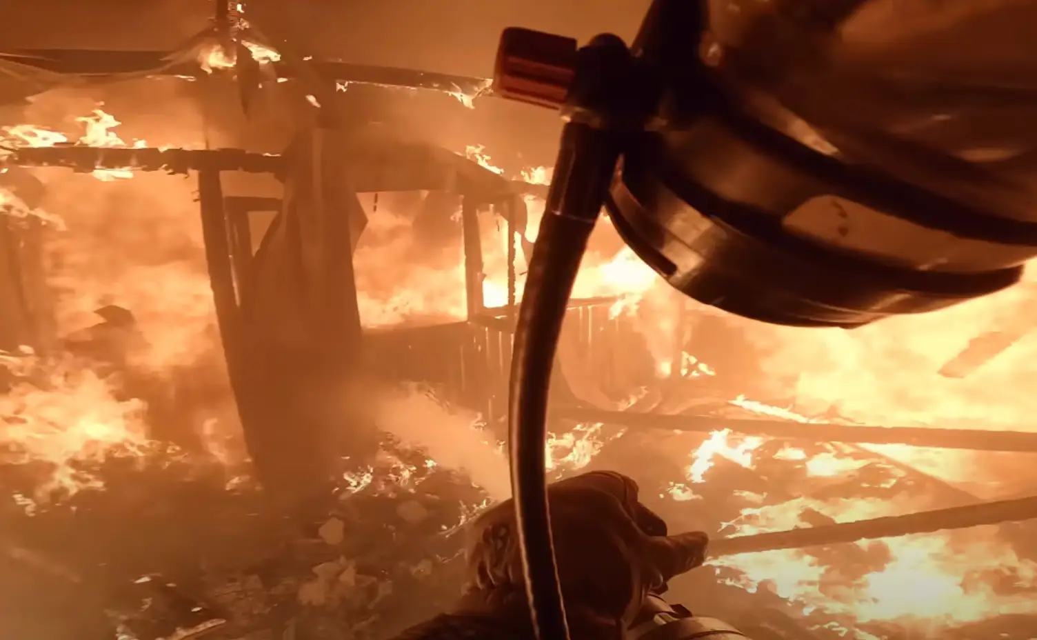 The horrifying view firefighters have when extinguishing fires (GoPro)