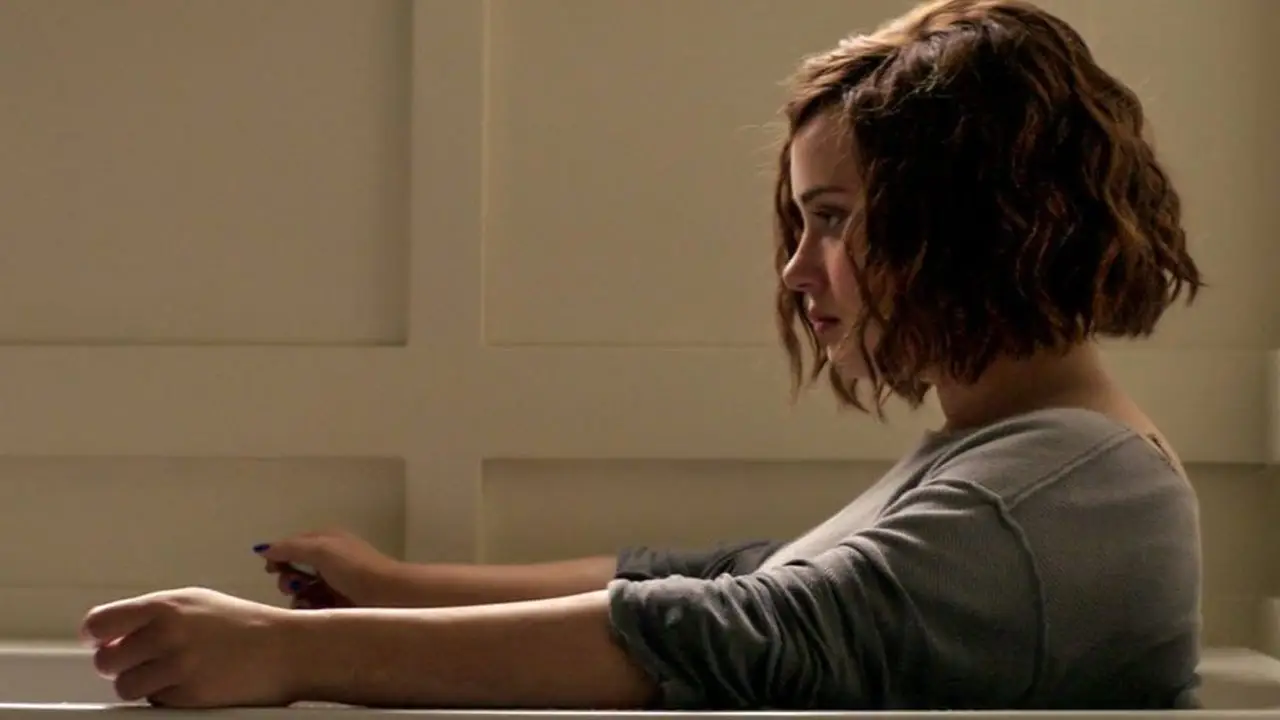 Hannah in 13 Reasons Why (Netflix) 