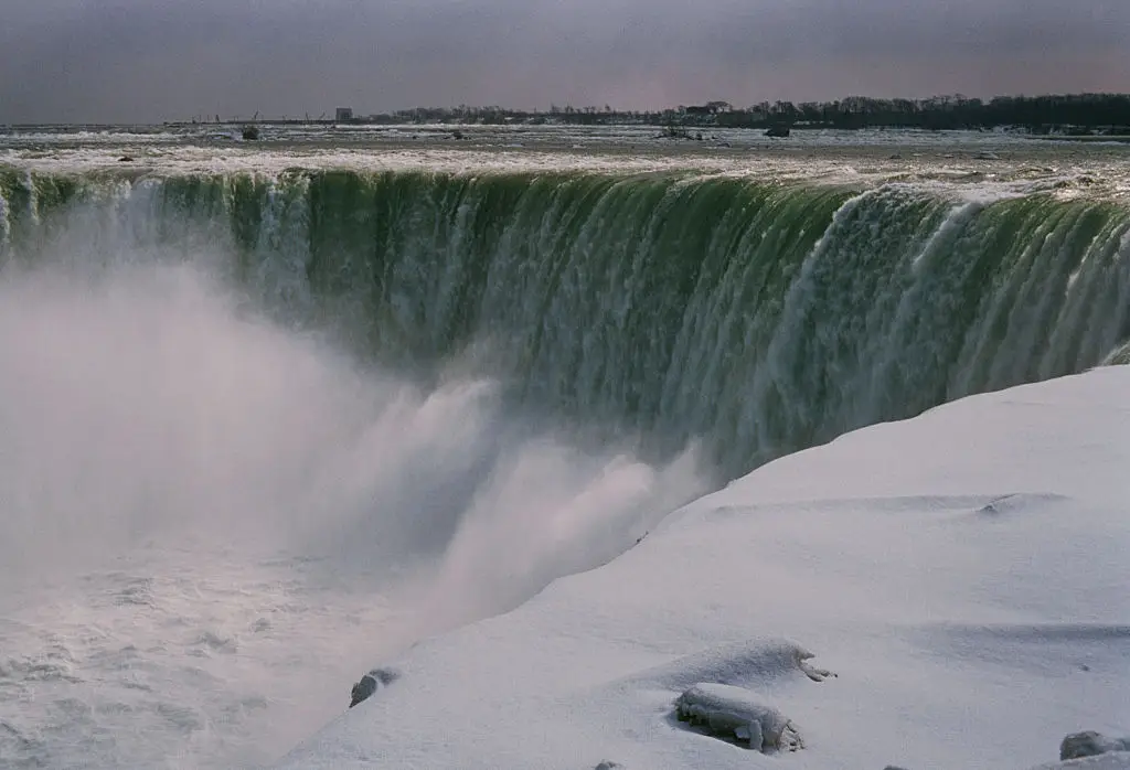 Means is understood to have climbed over the barrier at the Niagara Falls before jumping over the edge of the falls with her children (Archive Photo/Getty Images)