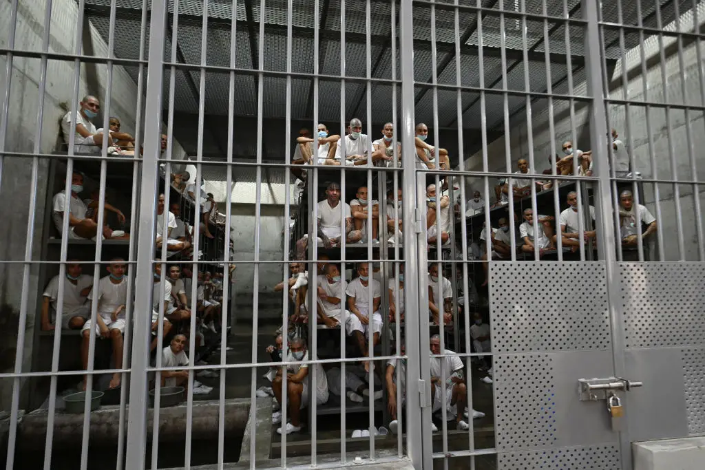 Inmates in the Counter-Terrorism Confinement Center mega-prison (Marvin RECINOS / AFP) (Photo by MARVIN RECINOS/AFP via Getty Images)