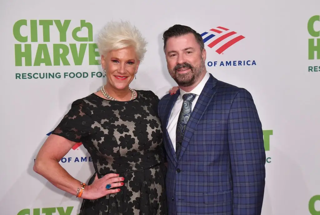 Anne Burrell pictured with her husband Stuart Claxton (ANGELA WEISS/AFP via Getty Images)