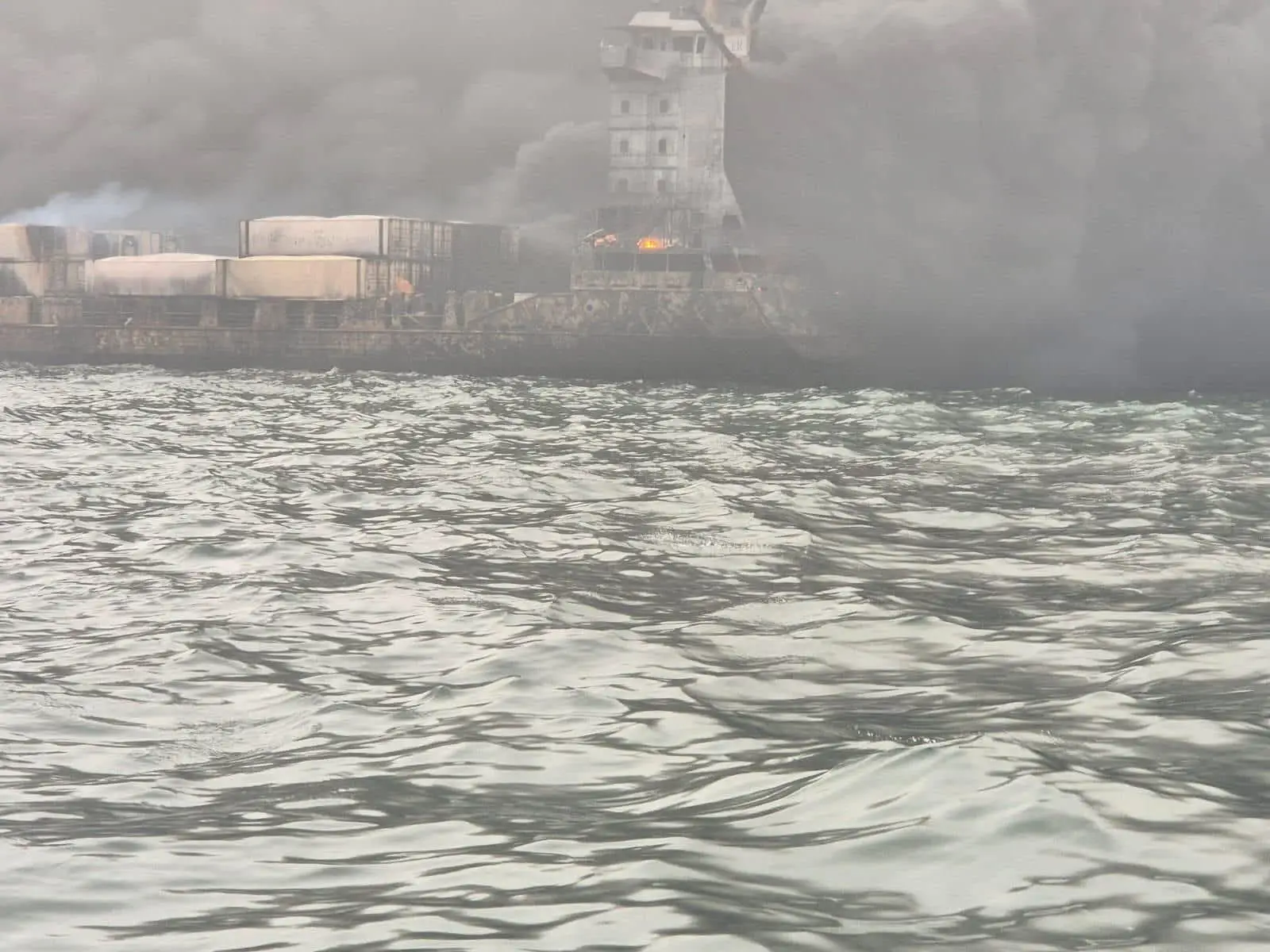 Oil tanker bursts into flames after colliding with cargo ship leaving at least 32 casualties (@‌Tessaronnews/Twitter)