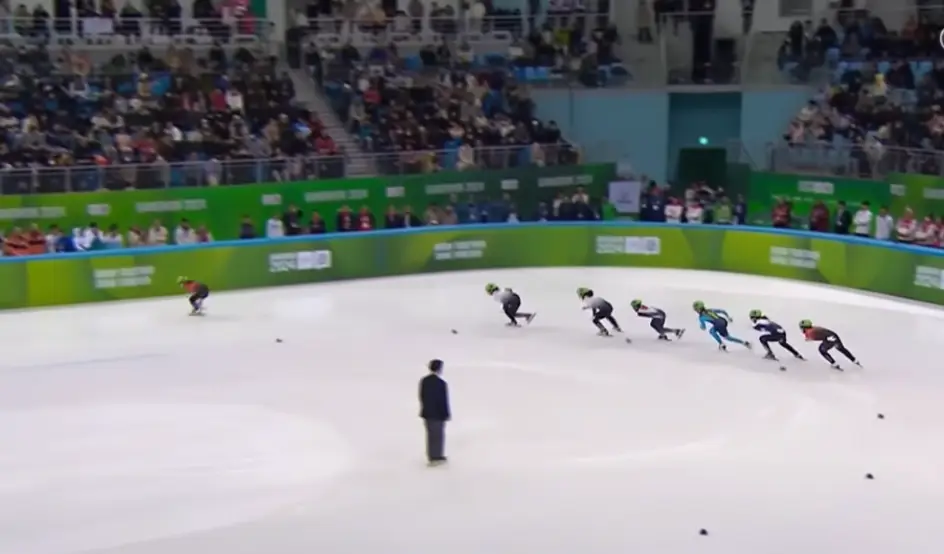 Yang Jingru flew into the lead in the first lap (YouTube/ Olympics)