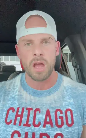 Joey Swoll was characteristically annoyed by the gym goer's behavior (Twitter/@TheJoeySwoll)