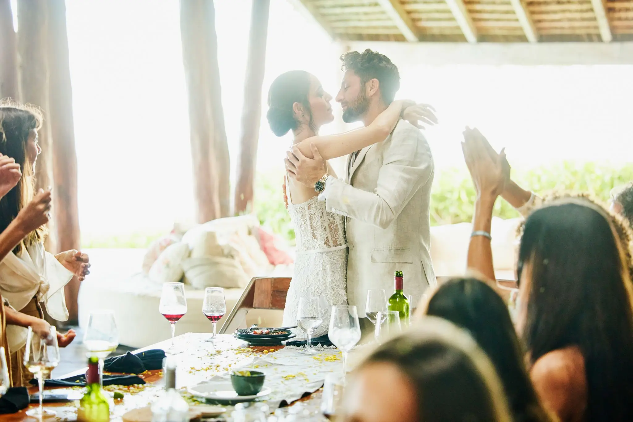 The guest exposed the bride and groom (Thomas Barwick / Getty Images)