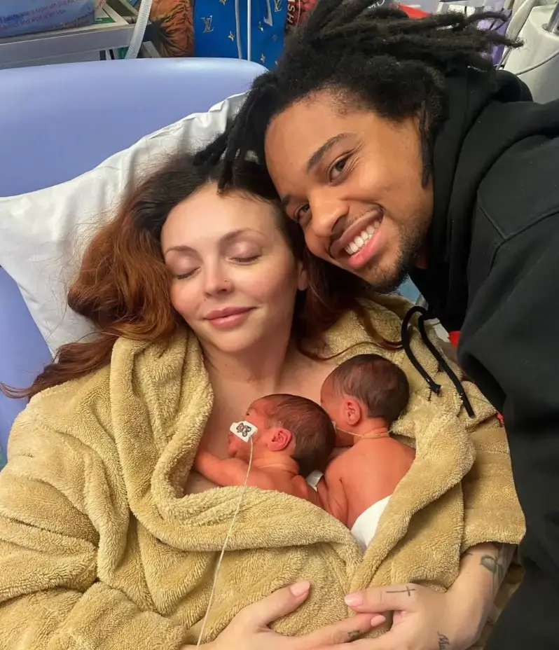 The singer gave birth to the twins in May 2025 (jesynelson/Instagram)