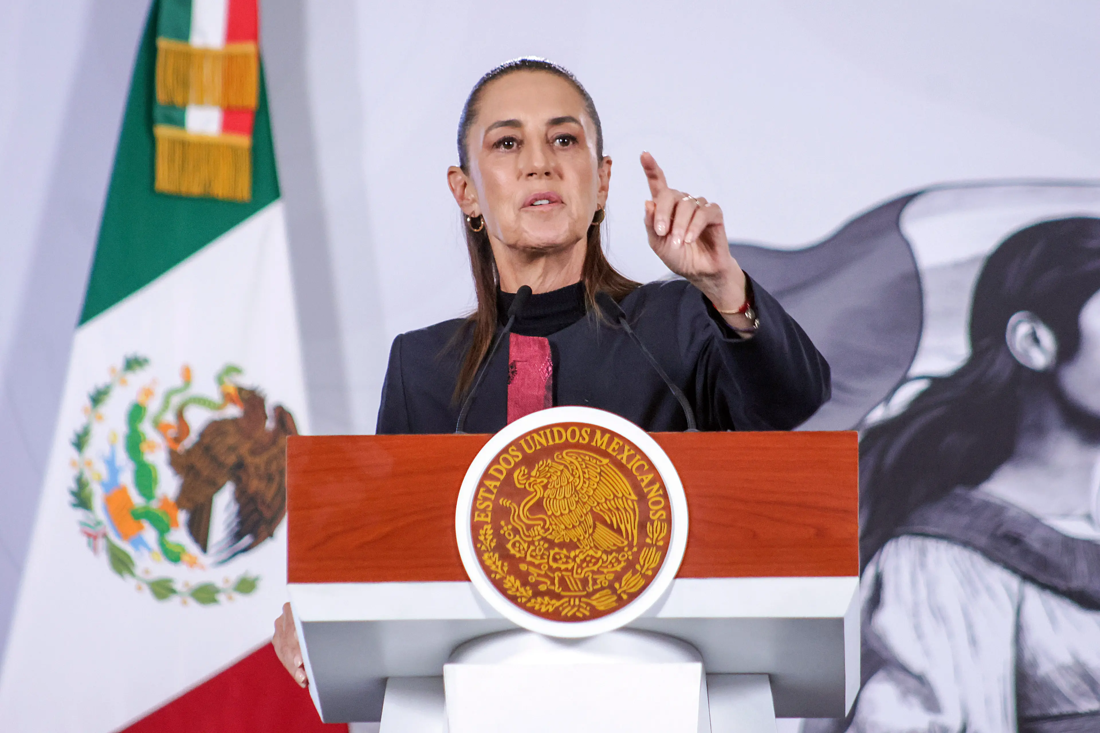 Claudia Sheinbaum gave away her ticket to Mexico's first game to a fan (Mariana Maytorena/ObturadorMX/Getty Images)