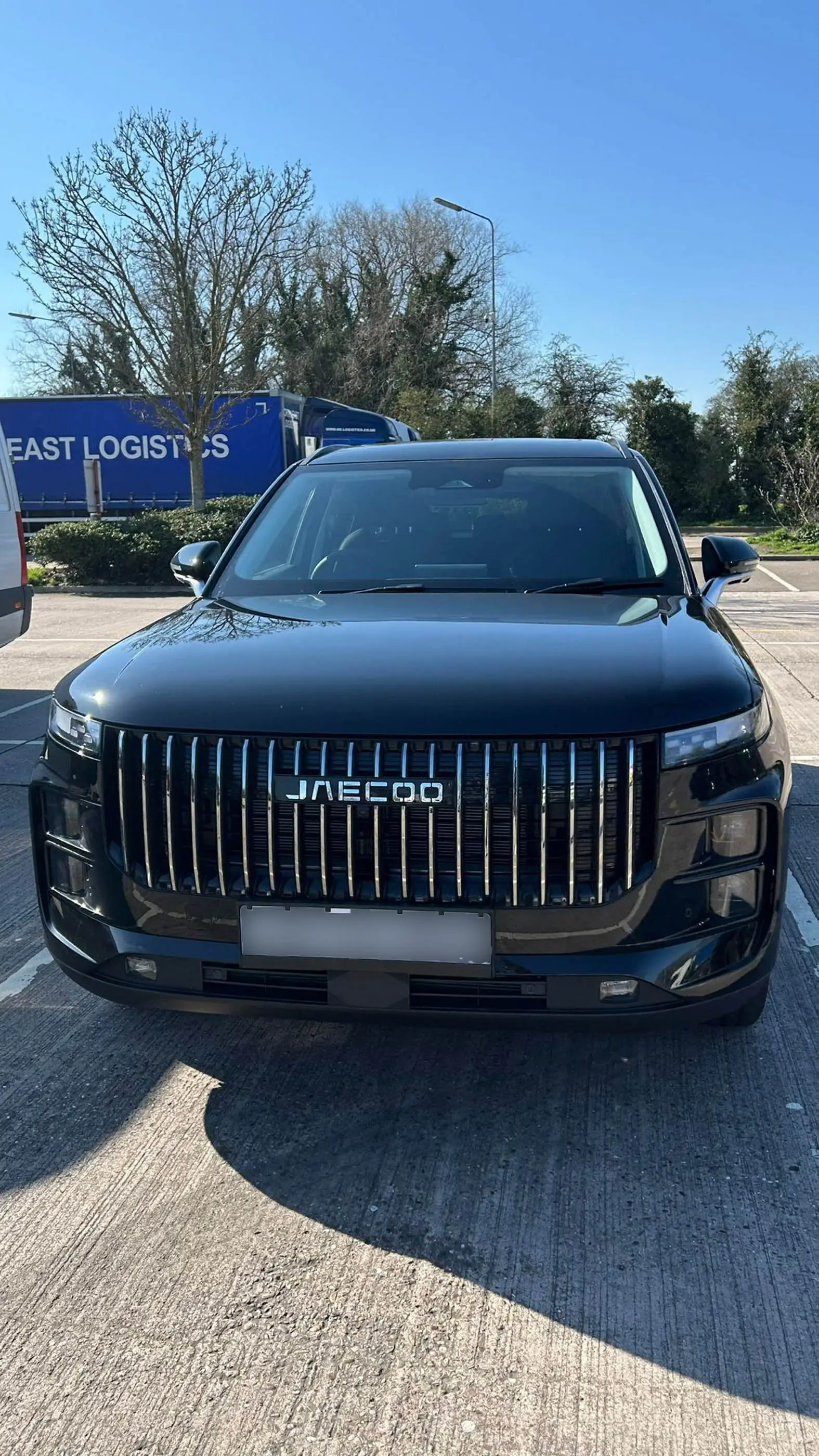 The disgruntled dad called the car a 'Temu Range Rover' (SWNS)