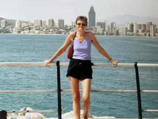 Wendy Mitchell shared an old photo of herself in the post.