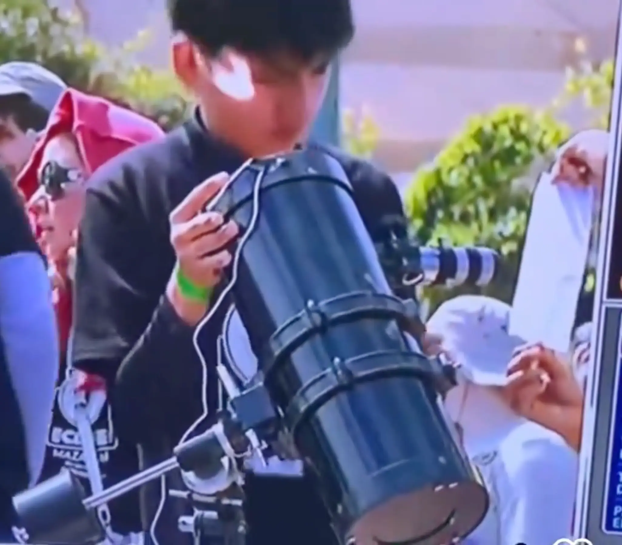 The boy narrowly avoided blinding himself. (Fox News)