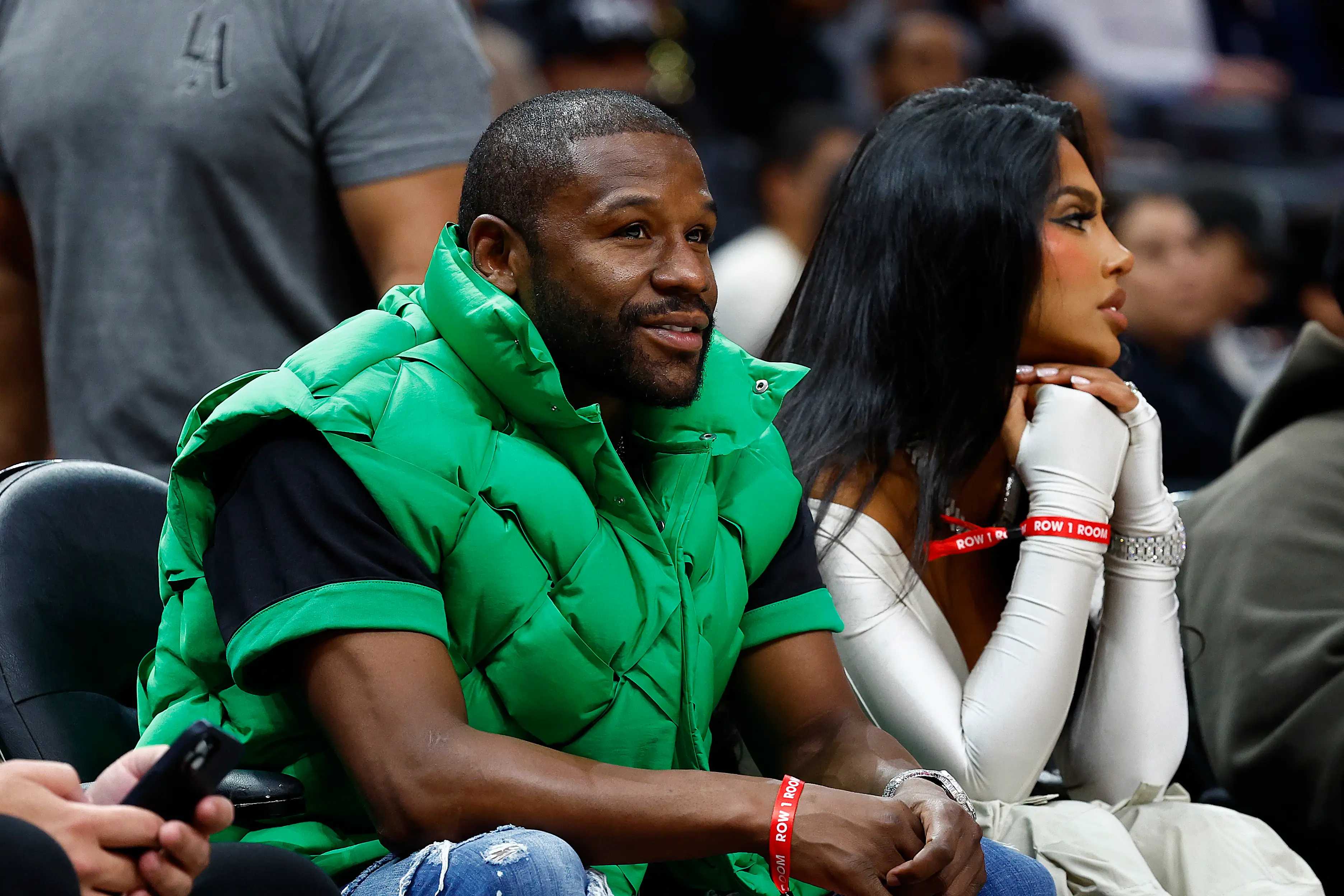 Floyd Mayweather isn't afraid of splashing the cash... clearly.