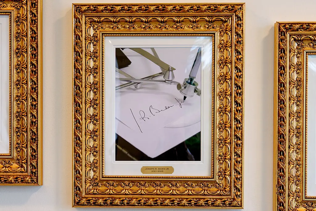 Trump replaced Biden's presidential portrait with an autopen. (Andrew Harnik/Getty Images)